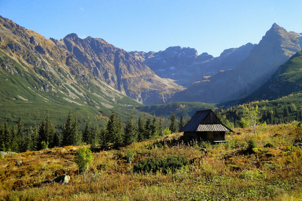 Wczasy zdrowotne w górach – czym różnią się od turnusu rehabilitacyjnego?